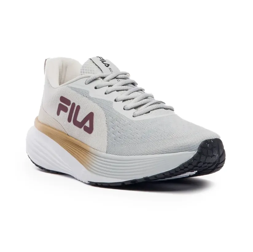 Tênis feminino Fila Agile vista lateral com design esportivo e solado emborrachado